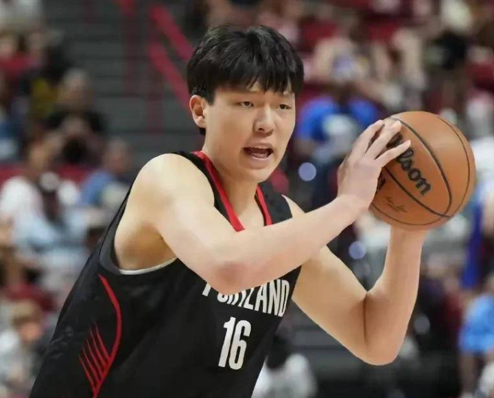 杨瀚森想在NBA打出名堂。文班就是他一生之敌了，年龄差不多，位置一样，技能包也差