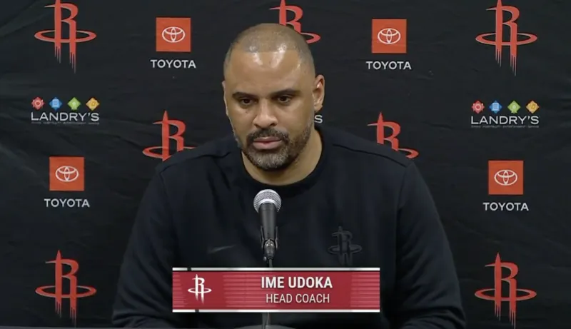 NBA常规赛，火箭客场124-132不敌公牛。

赛后艾米-乌度卡严厉批评球队：