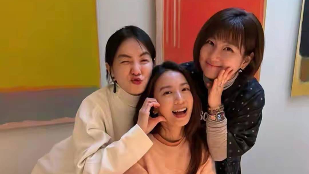 SHE合体爬山，谁的青春被悄悄唤醒了？