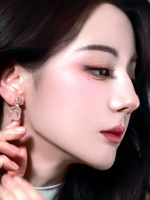 情起一时的喜欢不叫热爱，长久无言的陪伴才可抵岁月漫长