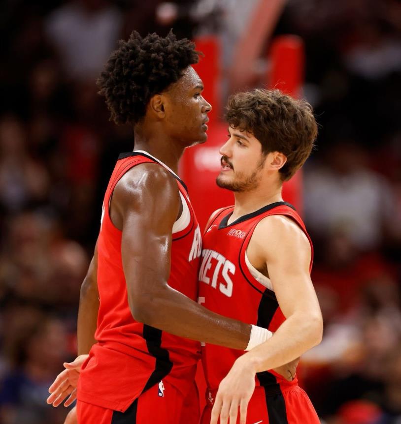 火箭队在交易截止日之前没有什么动作，甚至连签约一个自由球员都没有做到。因此火箭队