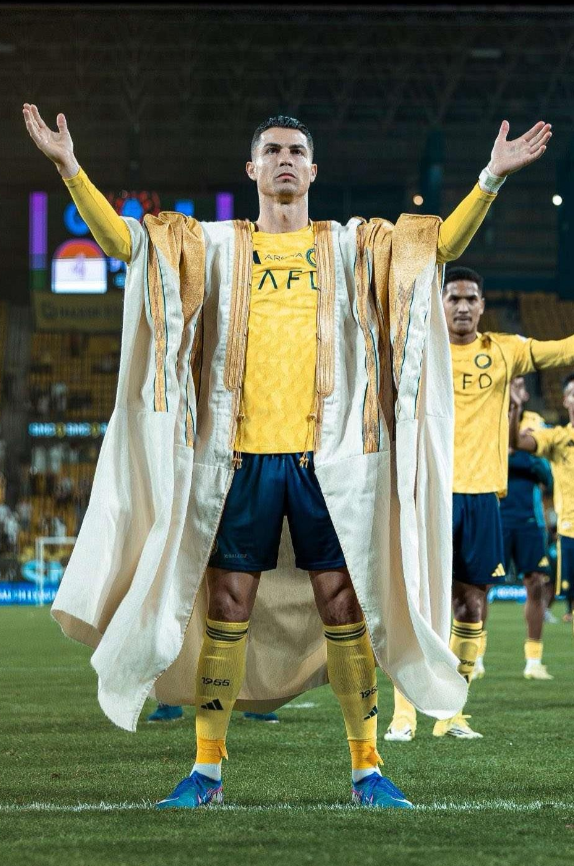 C罗可以被称为球王吗？答案是不可能的，因为质疑的人太多了，最关键的是C罗缺少了球