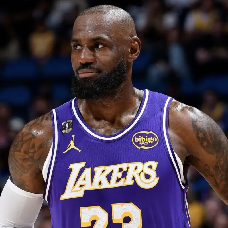 詹密詹黑这回想法一致了，都预测到老詹今天要休息了

但是目的完全不一样，詹密是心