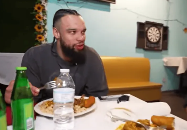 太阳球员狄龙-布鲁克斯与网红N3ON进行直播，在直播中回顾交易经历。
“我当时真