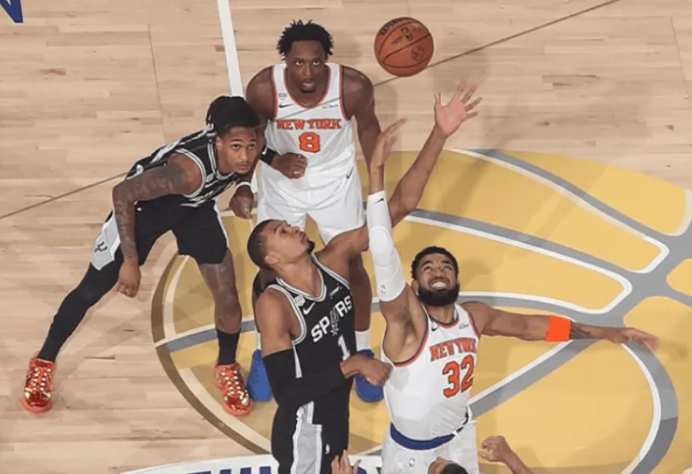 NBA总决赛马刺客场不敌尼克斯，美媒LegionHoops更推表示，在NBA总决