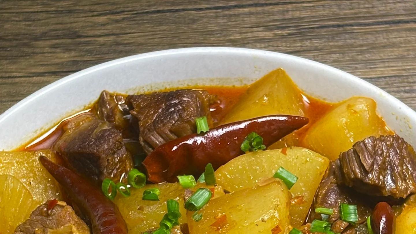 萝卜炖牛腩：一锅热气腾腾的家常幸福