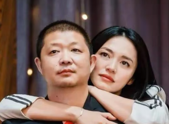 姚晨又又官宣离婚了
记得她2011年官宣和凌潇肃离婚
如今2026了年又官宣和曹