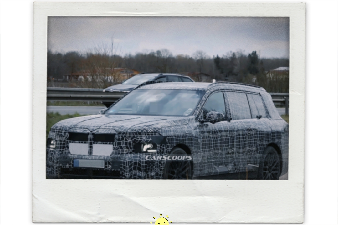 宝马这次玩真的了！刚发布新i3，旗舰SUV iX7的谍照就来了，这节奏是要把纯电家族直接“拉满”。