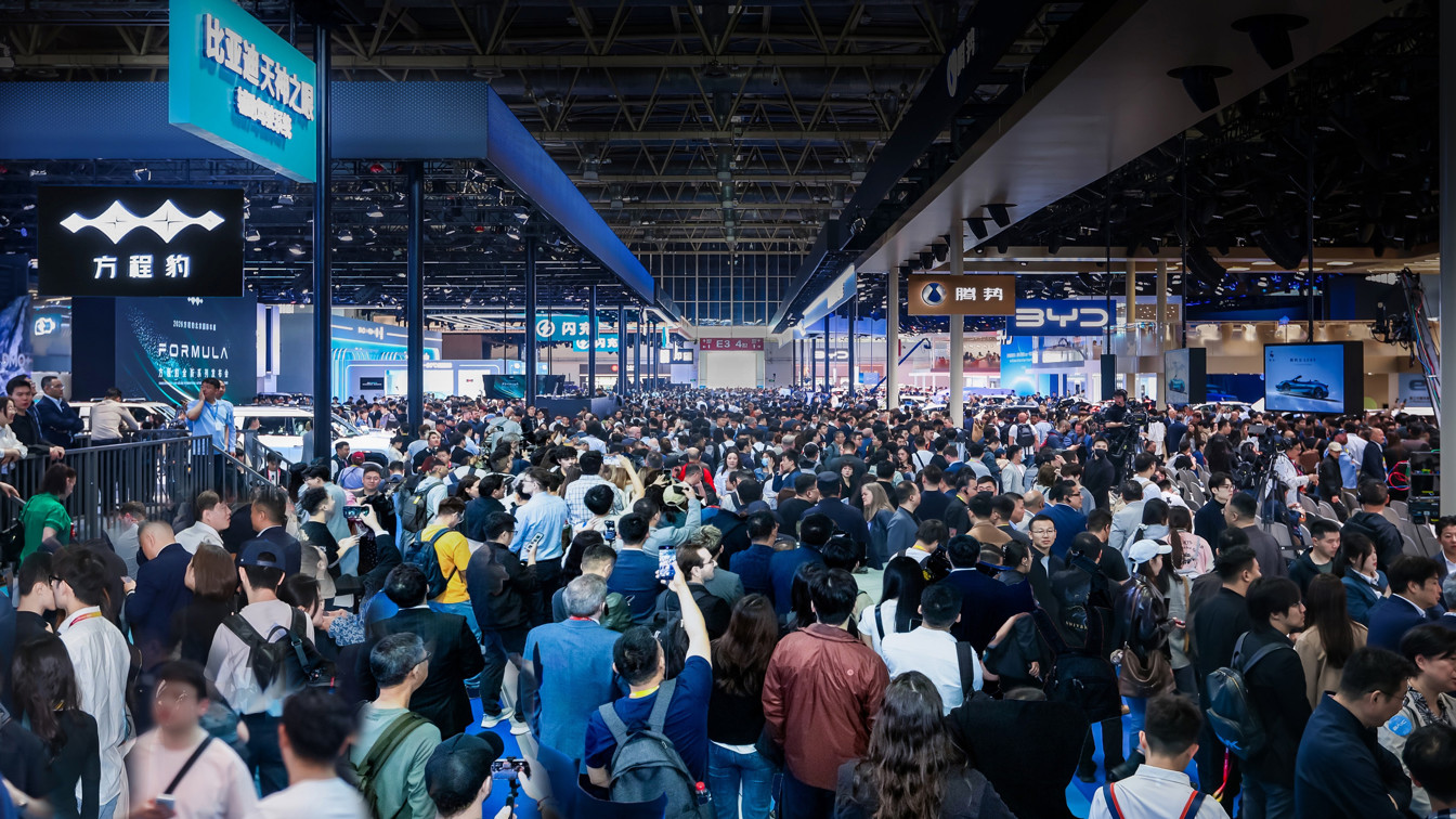 硬核技术赢得世界瞩目，比亚迪北京车展包馆被外媒挤爆了