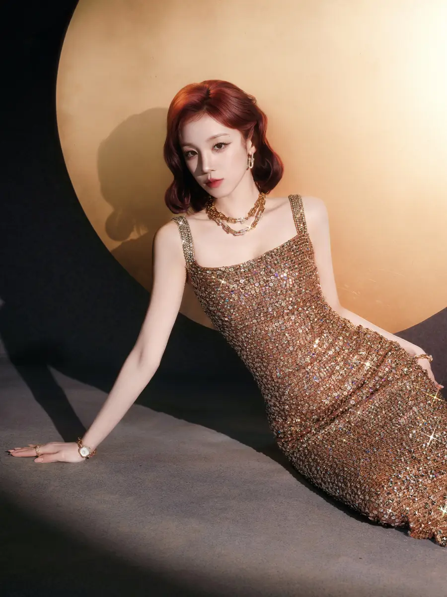 宋雨琦穿金色亮片裙曲线曼妙 变身复古名伶媚眼如丝