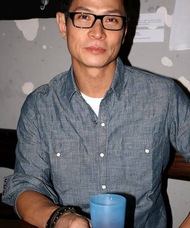 香港知名“孝子男星”暴瘦卧床