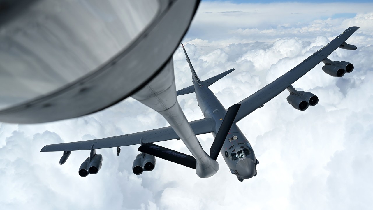 B-52：跨越一甲子的战略传奇，如何从冷战老兵变身21世纪空中堡垒？