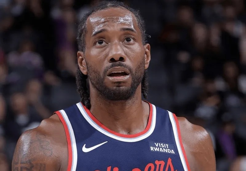 卡子哥为啥一直叫挡拆啊？对面逢掩护必夹击他啊，这赛季一直如此，他不清楚吗？

我