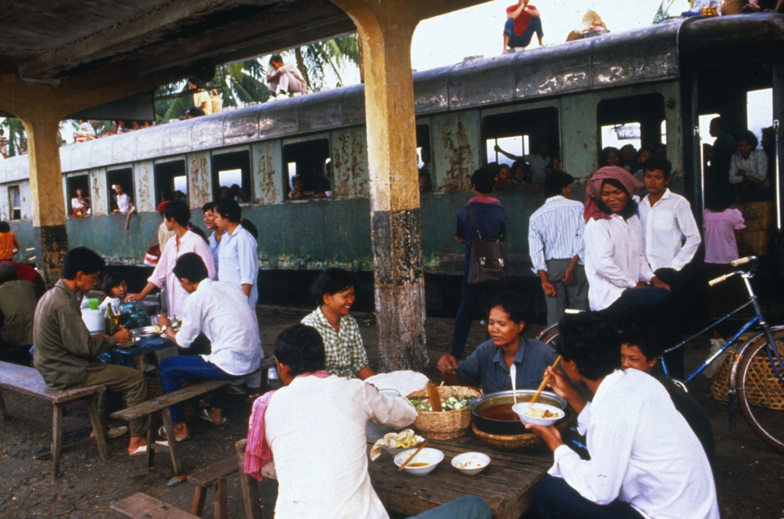  早，恰饭冇？（1989年柬埔寨金边）