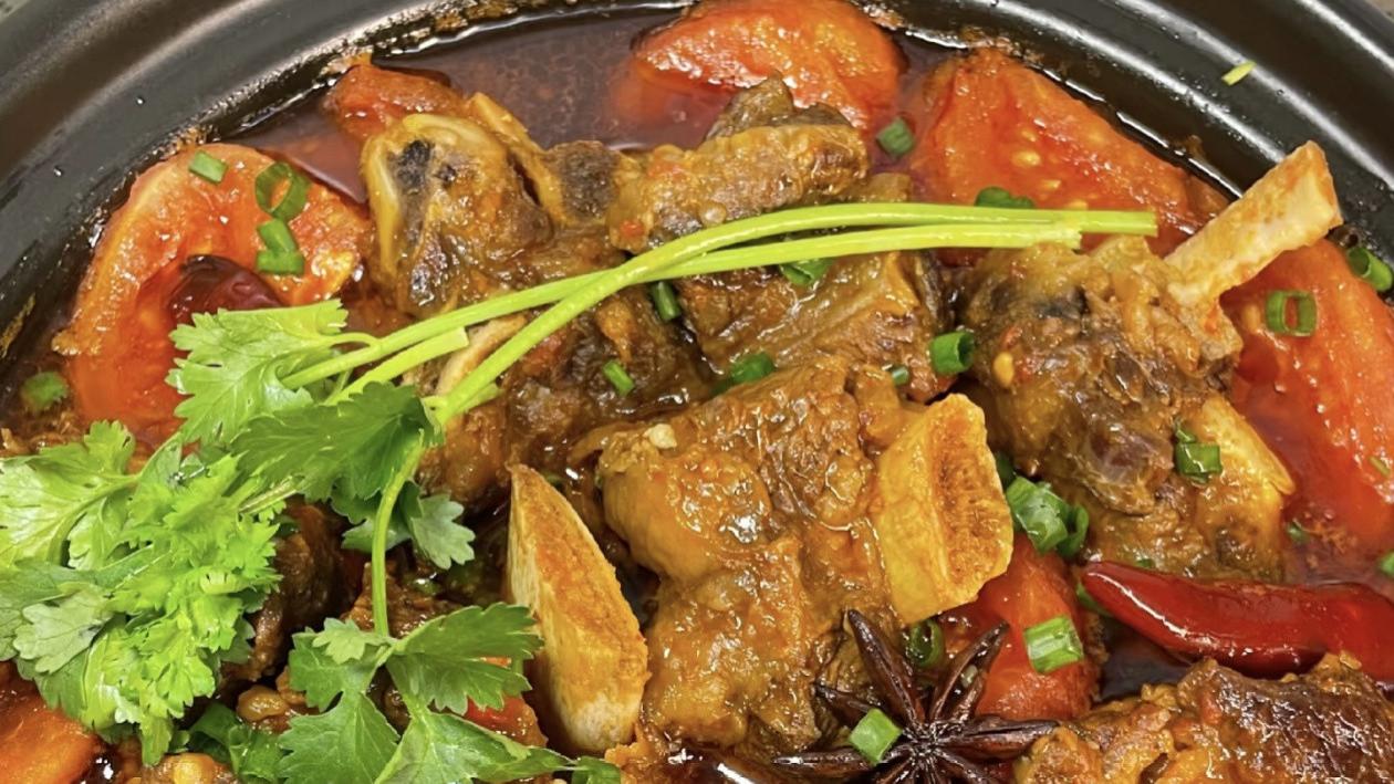 暖冬一锅番茄牛排骨，肉烂汤浓超下饭