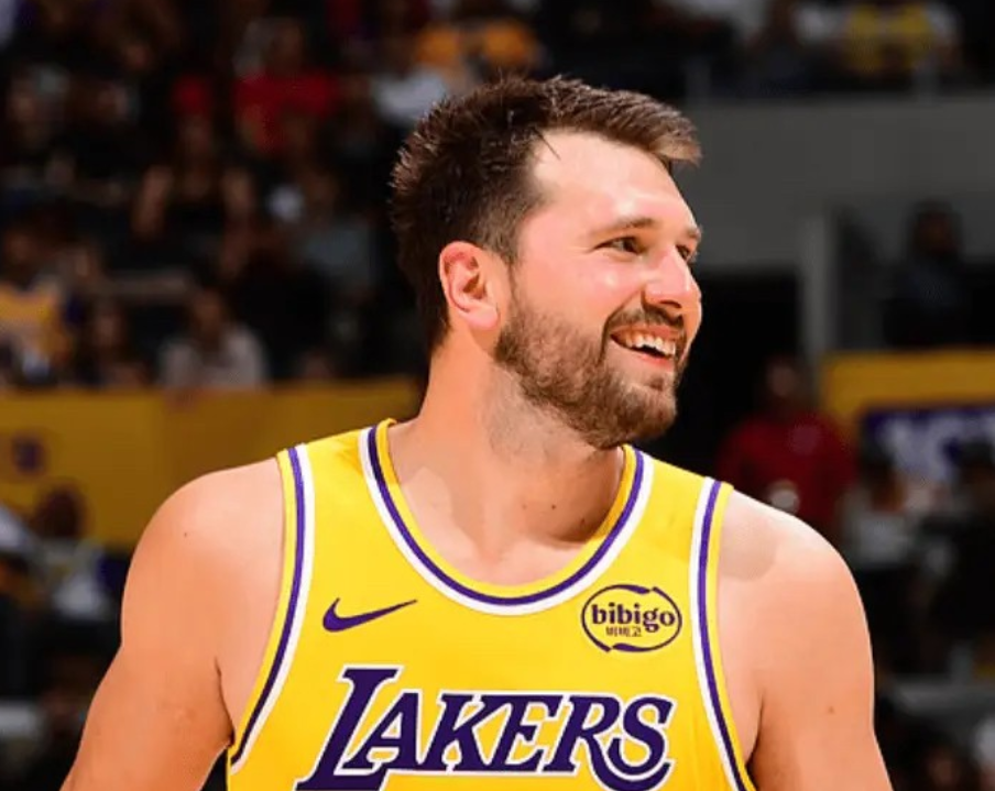 目前来看，还真就杰伦布朗能限制077啊？

77打火箭，森林狼等锋线群，基本打穿