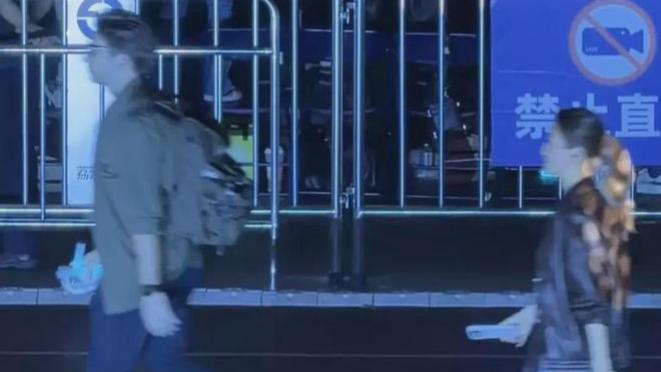 谢霆锋深圳演唱会，妹妹谢婷婷夫妻俩现身支持，兄妹情可真好！