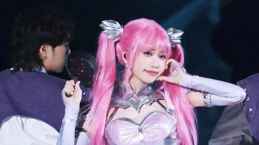 虞书欣粉毛炸场，甜辣双杀解锁二次元新次元