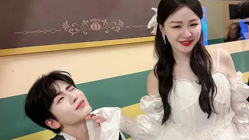 ​金靖直播自嘲！张凌赫爆火后连面包都不敢拒绝