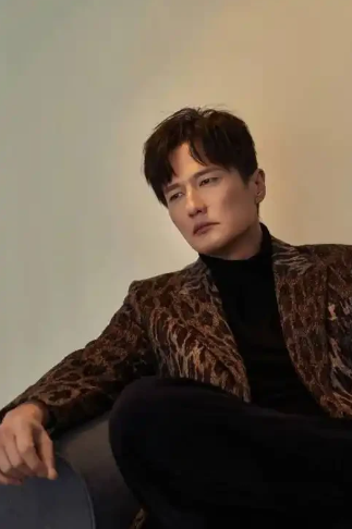 即使徐冬冬和尹子维的粉丝骂我我也要说。尹子维的面相看着就不像好人，高颧骨，脸颊消