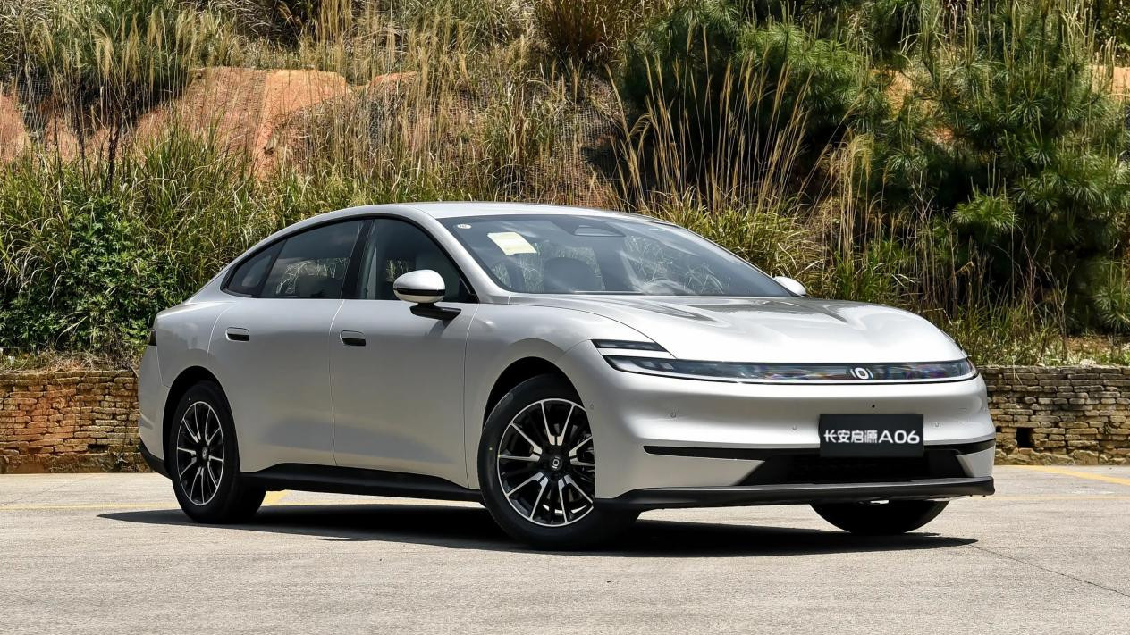 长安启源A06对比小鹏MONA M03：差价100元，差距能有多大？