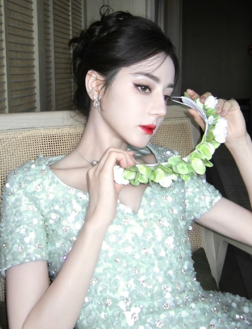 我搜刮了脑海里所有美好的词汇，想把它们都织成情话