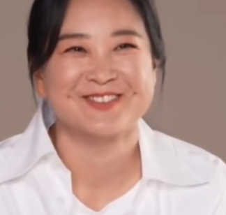 贾玲又变胖了自己回应根本控制不住
也对昂随着年纪的增长新陈代谢减缓
真的是喝凉水