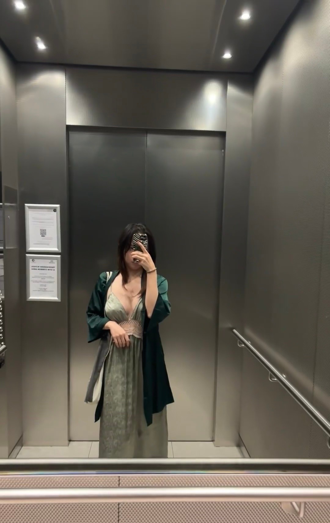 头一次穿这样下去拿外卖。