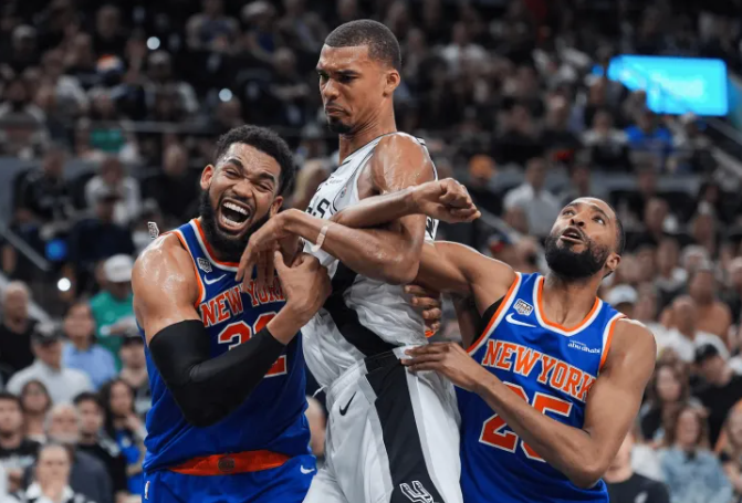 NBA总决赛，马刺对阵尼克斯的第二战已经结束。
文班亚马绝杀中投遗憾不中，尼克斯