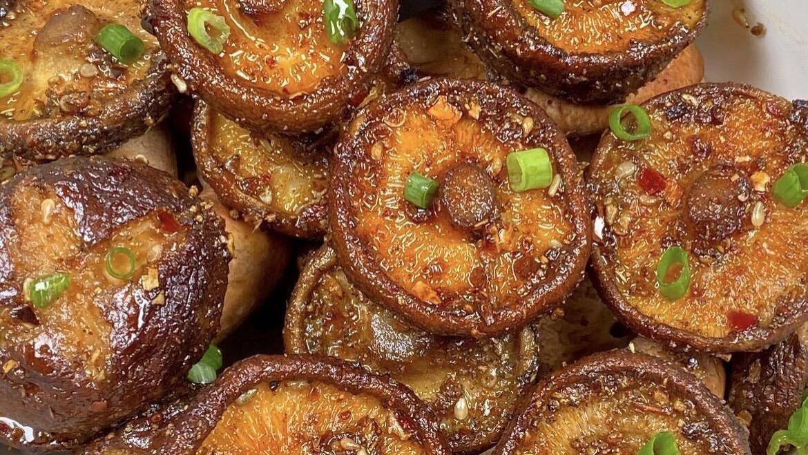 烤箱里的“小肉排”：蒜香黄油烤香菇