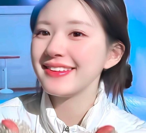 风抚摸不朽的日落，天拉响蓝色的序曲