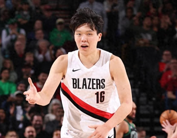 杨翰森越到关键时候越别急，主队有人受伤，眼看就要出机会了，反而注意伤病

参考尼