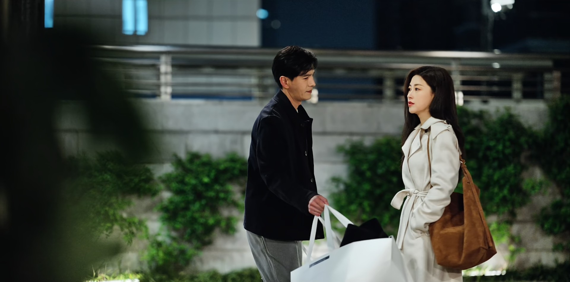 如果我是聂予诚，我也不舍得，和许蜜语平分800万的投资款。
这笔银子，来的可不光