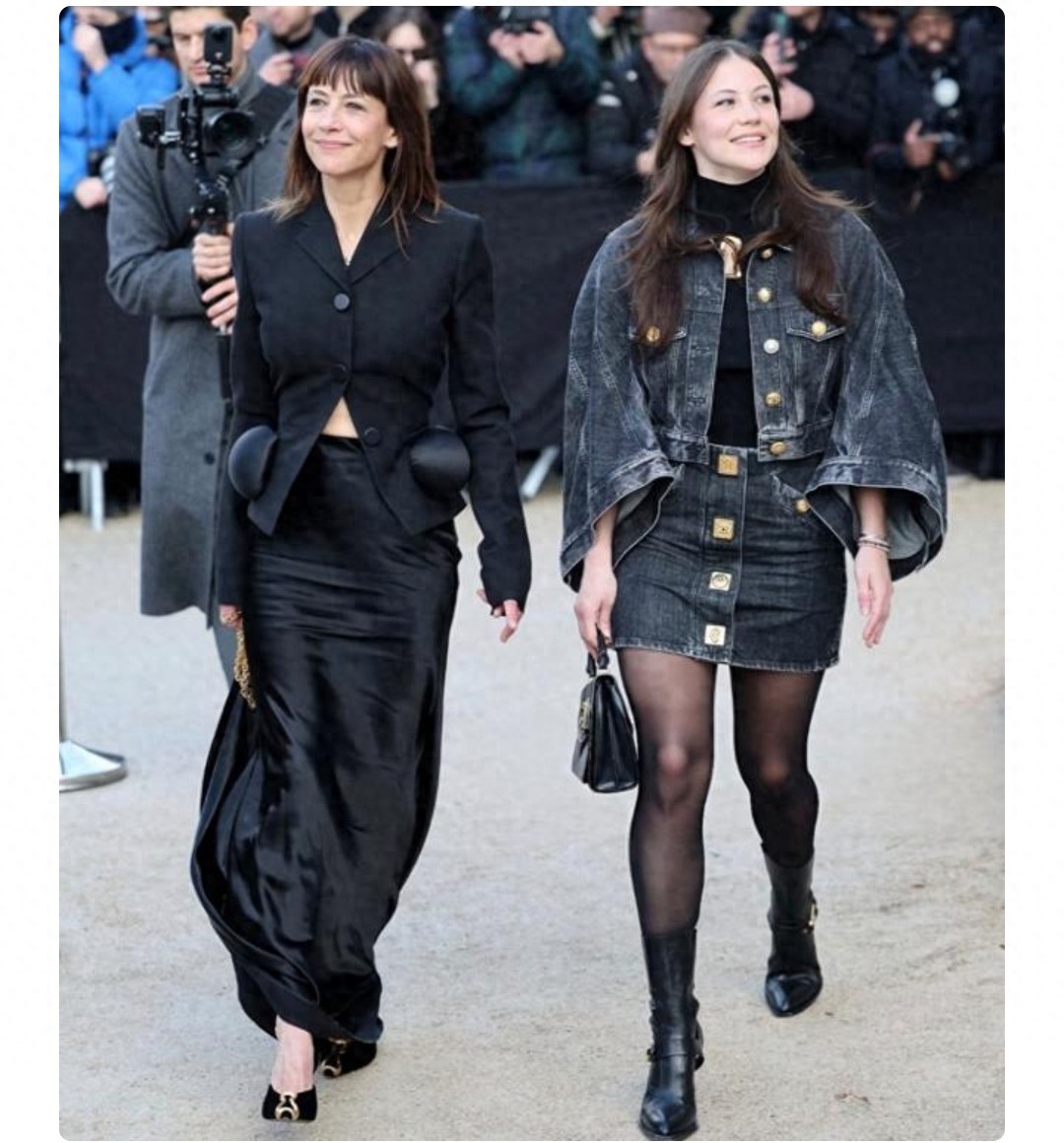 母女同框，成熟魅力绽放全场