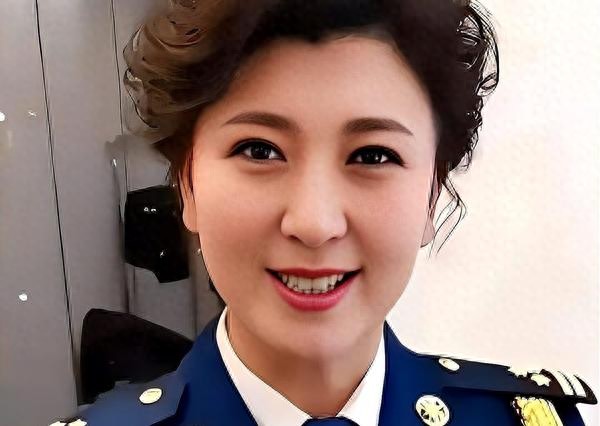 闫学晶腊八复出引发争议！硬刚言论触动公众情绪