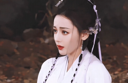 让我们一起轻掬季风，淡挽流云，抚一弦清音