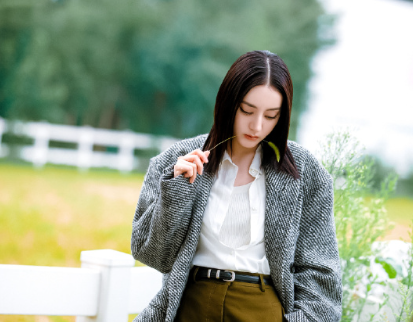 你在台上发光，我在人海点灯