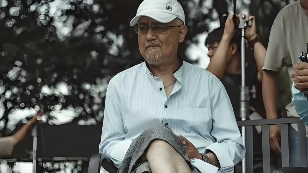 《低智商犯罪》这7位配角，平均年龄55岁，有3位导演，熟悉的脸本人却不红