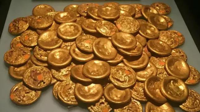 1999年西安乱坟岗挖出219枚金饼，价值20亿！工人一抢而空！警方连夜追缴！