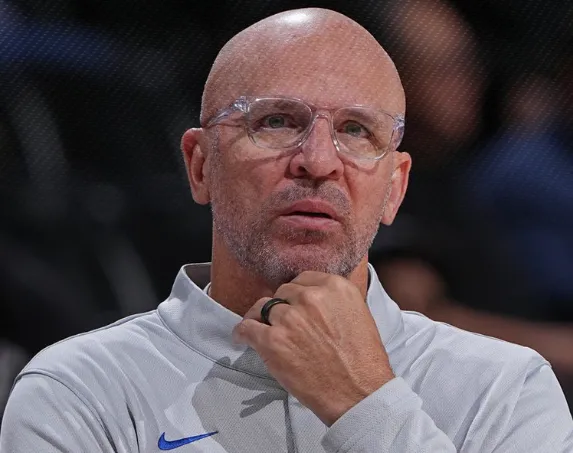 据TA记者Christian Clark报道，杰森-基德预计将继续担任独行侠主教