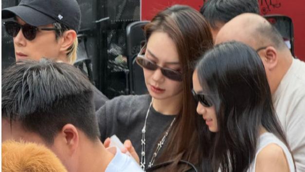 Lucky11 岁近照惊艳全网，戚薇夫妇 11 年拒绝变现，守住亲子边界