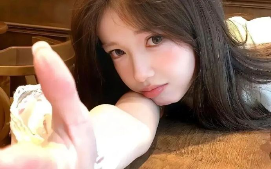 末日我有金屋空间，仇人饿得吃树根，我在金屋涮火锅