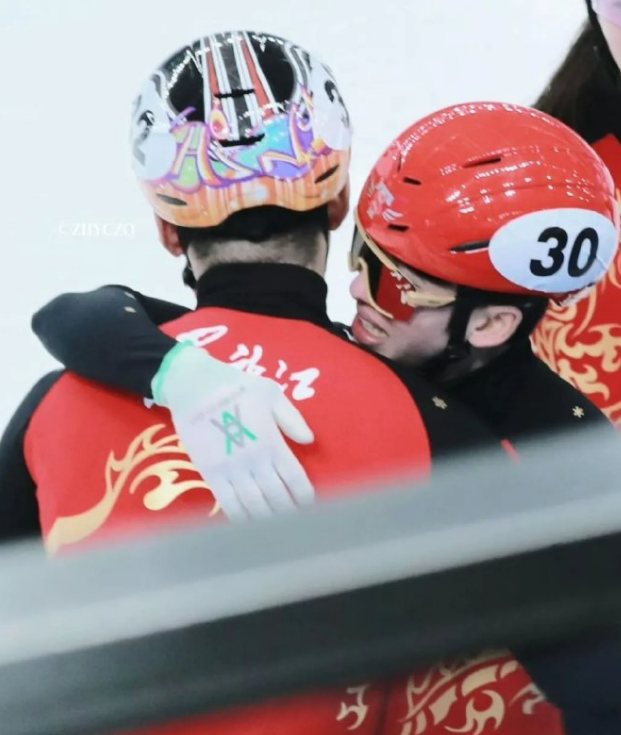 米兰冬奥会短道速滑男子1500米A组决赛落幕，孙龙被碰撞受伤未完赛、刘少昂受牵连