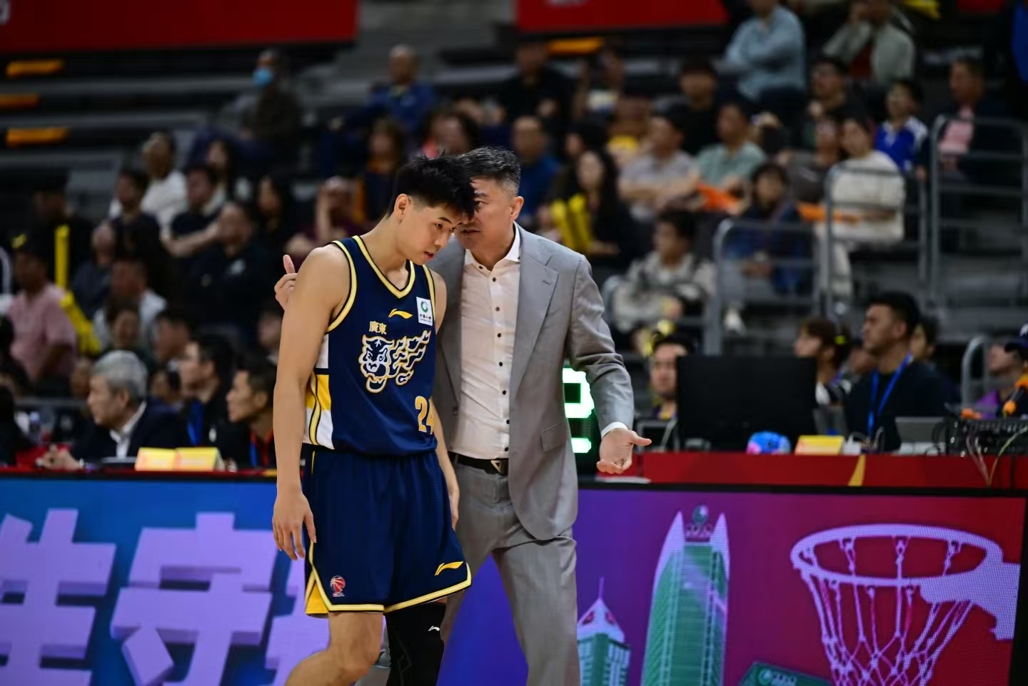 熟悉剧情，广东领先20分又被逆转绝杀，两名篮网名宿都难拯救杜锋
