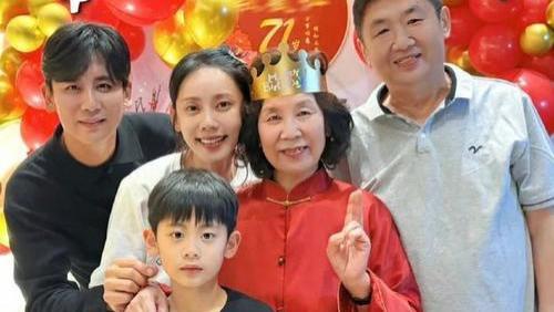 从被亲妈骂“去死”，到被中国公婆宠成女儿：秋瓷炫嫁给于晓光，是这辈子最对的决定