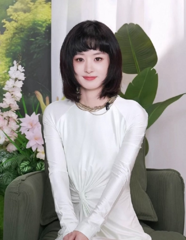 赵丽颖再为金鹰奖录视频！
最近一段时间，金杯和水晶杯谁是金鹰视后又真的不可开交，