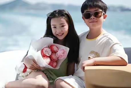 董璇和佟丽娅跑去三亚了
包游艇一天就要三万，果然有钱真好，张维伊也太幸福了吧，能