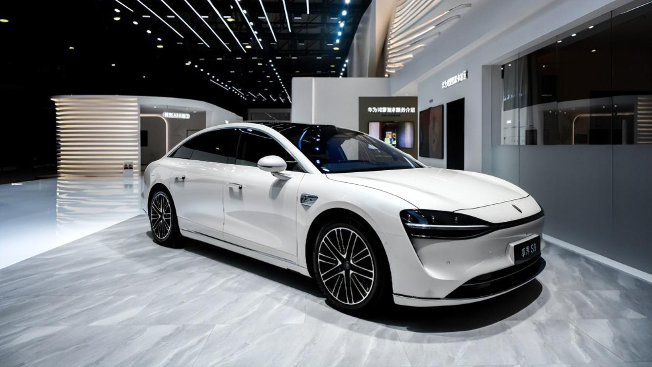 享界S9双子星首秀：配色暗藏玄机，这智能配置太狠了！