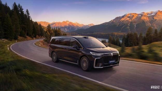 岚图梦想家再推冠军版，预售价31.99万，目标收割30万市场