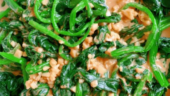 麻酱菠菜：一口滑嫩，香到连盘子都想舔干净！